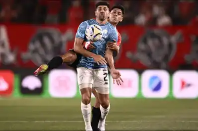 Con dos expulsados, Atlético Tucumán perdió 3-0 ante Independiente en el debut de Hugo Colace como DT, por el Torneo Clausura