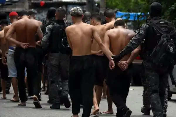 Jefes de Comando Vermelho fueron alertados horas antes del operativo en Río de Janeiro