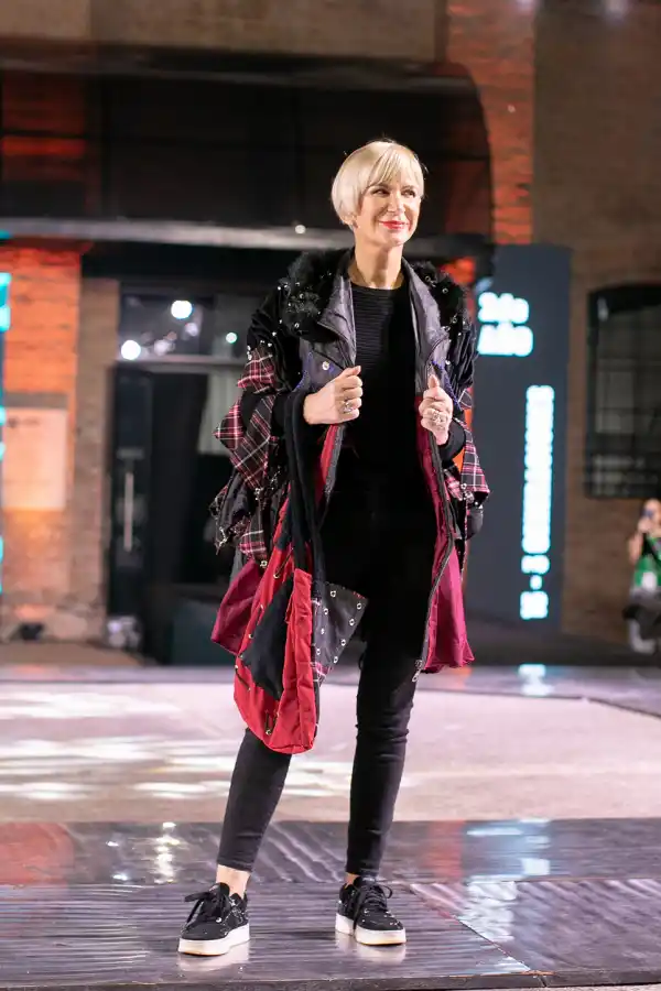 PUNK. Inspirada en Vivienne Westwood, Catalina Lonac lució el diseño creado por tres alumnas de Diseño Textil e Indumentaria.