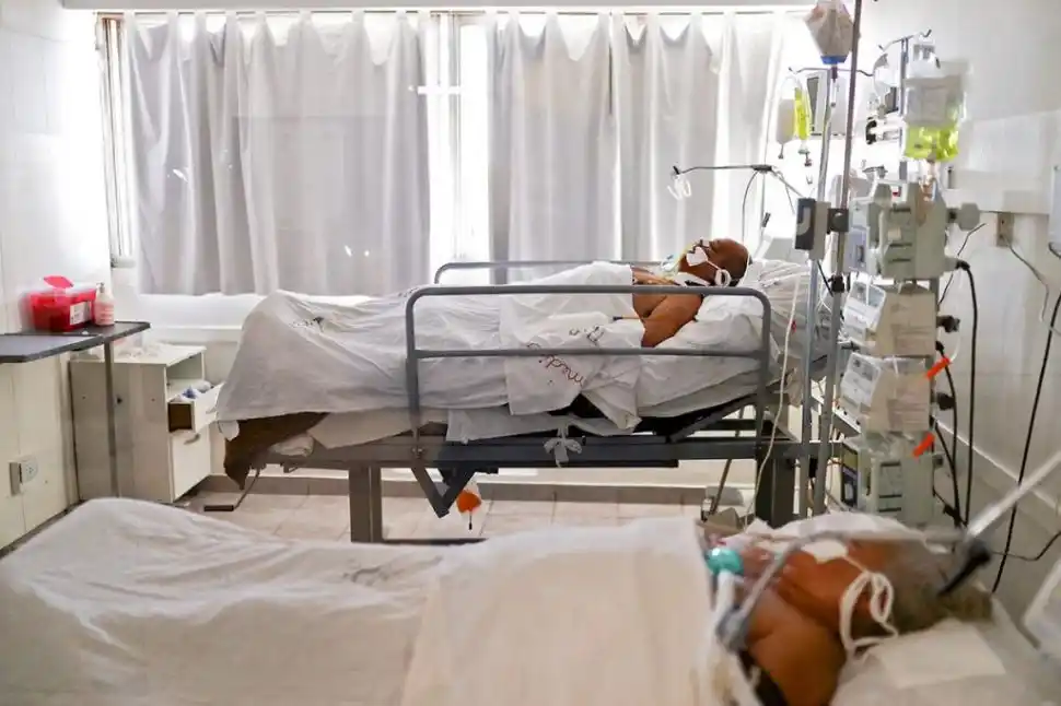 ACOMPAÑAR SIN INTERVENIR. En Argentina no está permitida la eutanasia; os pacientes pueden rechazar tratamientos y solo recibir cuidados paliativos