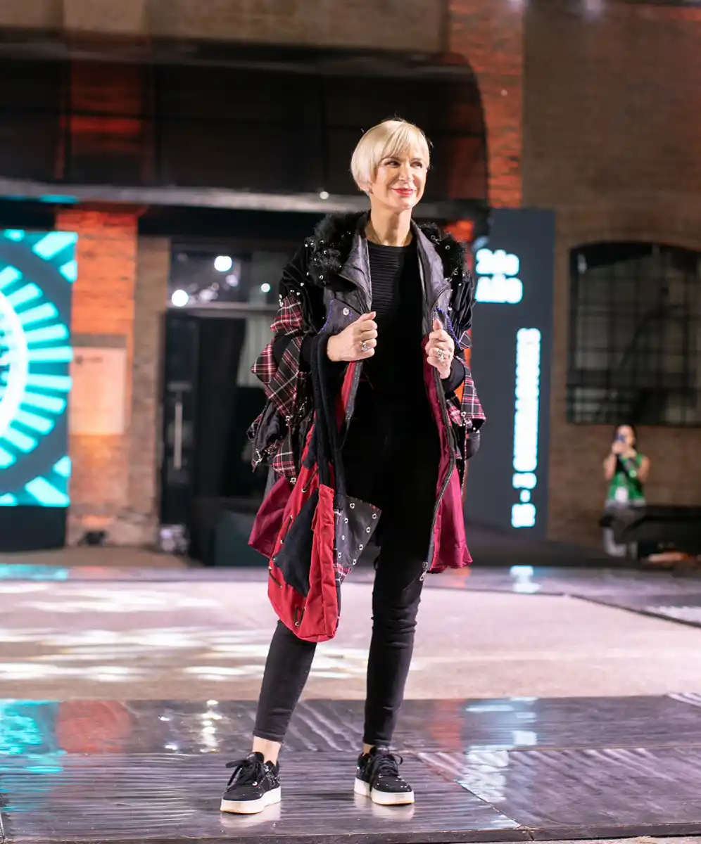 PUNK. Inspirada en Vivienne Westwood, Catalina Lonac lució el diseño creado por tres alumnas de Diseño Textil e Indumentaria.