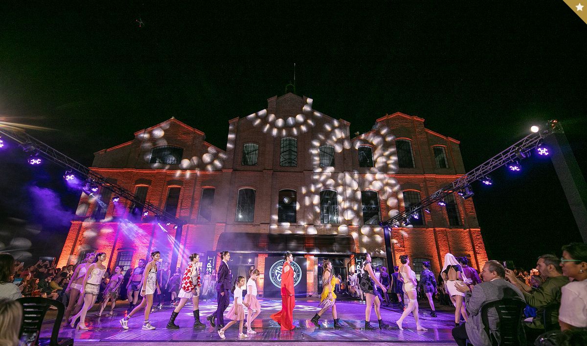 En un atardecer con telas, la USP-T expuso cómo serán el diseño y la moda del mañana