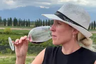 El arte de comunicar el vino: la sommelier tucumana que trabajó con Laura Catena y los referentes de la viticultura argentina