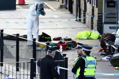 Pánico en un tren de Londres: un violento ataque a cuchillazos dejó varios heridos y dos detenidos