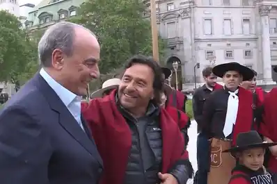 El gobernador de Salta pidió que Manuel Adorni sea un jefe de Gabinete con poder de decisión y lanzó críticas a Mauricio Macri