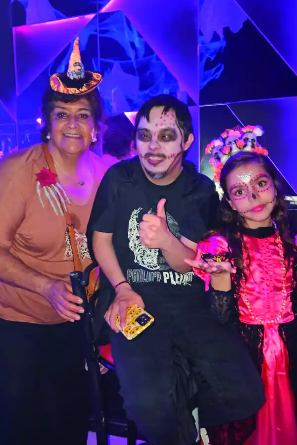 MARTA, HERNÁN Y AMANDA. Los tres unidos por el baile y el terror