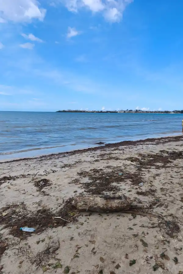 Así se encuentra la playa de Negril este domingo. 
