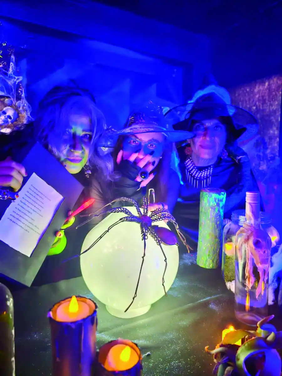 LAS BRUJAS TUCUMANAS. Contaron leyendas y soltaron carcajadas.