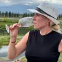 El arte de comunicar el vino: la sommelier tucumana que trabajó con Laura Catena y los referentes de la viticultura argentina