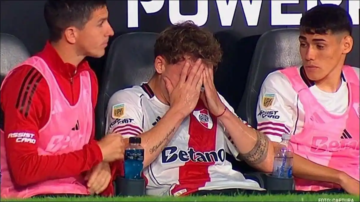 DOLOR Y LLANTO. Facundo Colidio debió dejar la cancha en el primer tiempo por una lesión muscular.