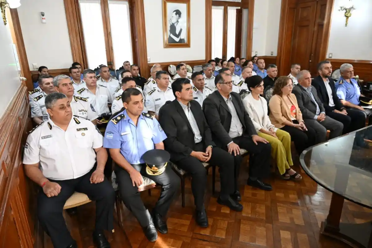 “Vamos a hacer sentir al personal policial en todo Tucumán”, aseguró Girvau tras reunirse con Jaldo
