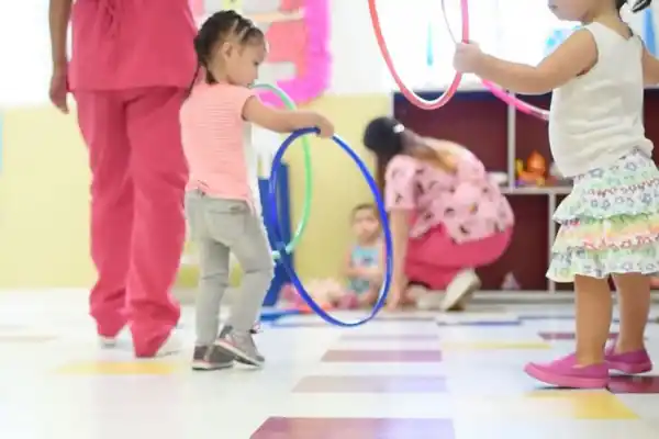 Cuando la educación empieza antes del jardín: quién cuida a quienes cuidan
