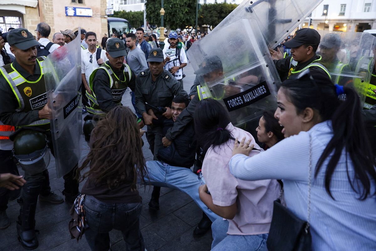 REPRESIONES. A un mes de protestas, más de 1.500 jóvenes enfrentan procesos judiciales. / AP