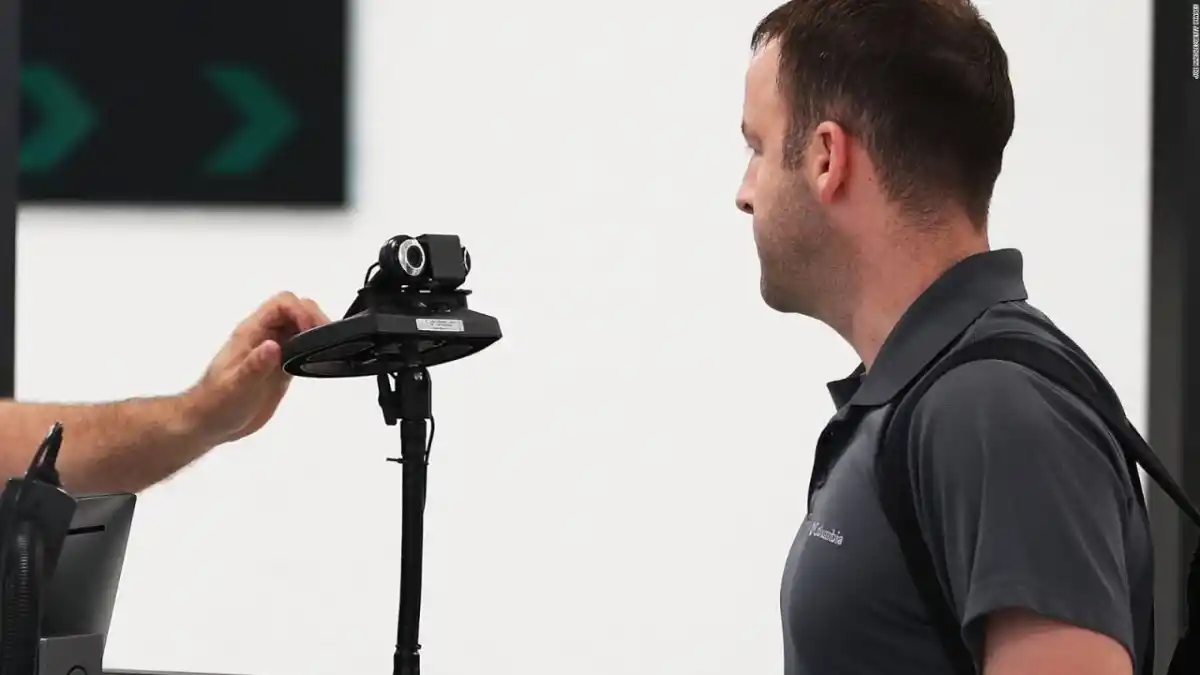 Estados Unidos planea exigir pruebas de ADN y nuevas biometrías en los trámites migratorios