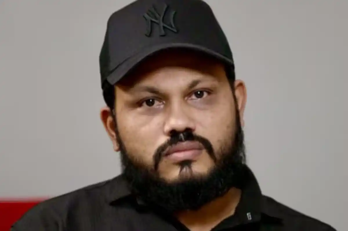 ÚNICO SOBREVIVIENTE. Viswashkumar Ramesh dice sentirse como el hombre más afortunado del mundo, pero también alega sufrir física y mentalmente.