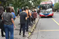 Crisis del transporte: al menos tres líneas comenzaron a reducir la circulación de sus colectivos por la ciudad