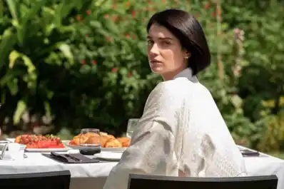 La miniserie de Netflix que mezcla amor, misterio y engaños en solo seis capítulos