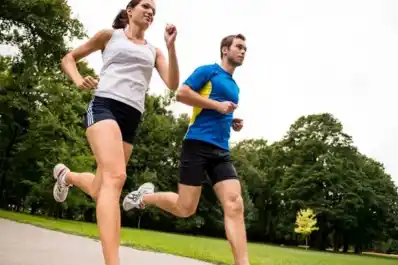El ejercicio de solo un minuto que mejora el corazón, la fuerza y la mente, según expertos