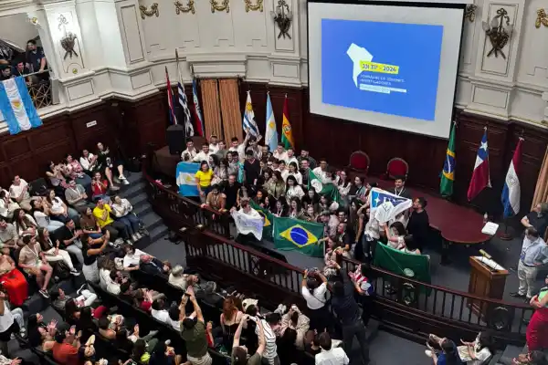 Alrededor de mil jóvenes sudamericanos llegan a Tucumán para cambiar el mundo con ciencia