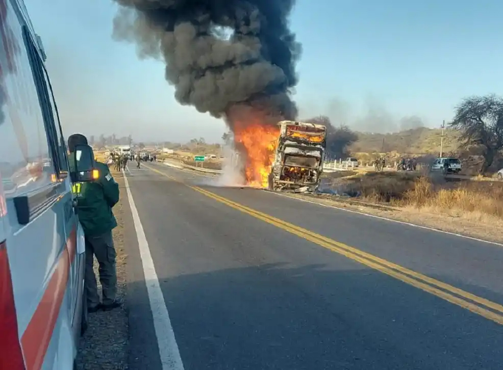VIOLENCIA. El incendio de un micro aceleró una causa en Tucumán.
