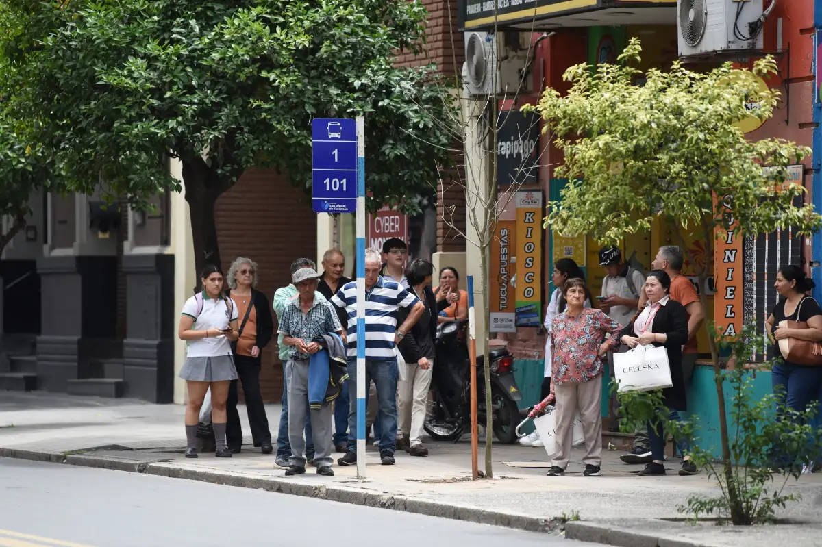 1200x799_crisis-del-transporte-150-choferes-fueron-suspendidos-algunas-empresas-la-gaceta--foto-anal