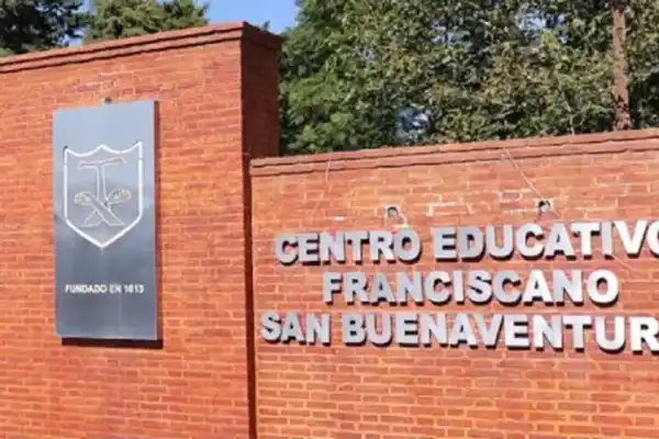 Un alumno atacó con agua hirviendo a un preceptor en Córdoba