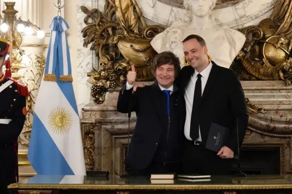 Javier Milei le tomó juramento a Manuel Adorni como nuevo jefe de Gabinete de Ministros