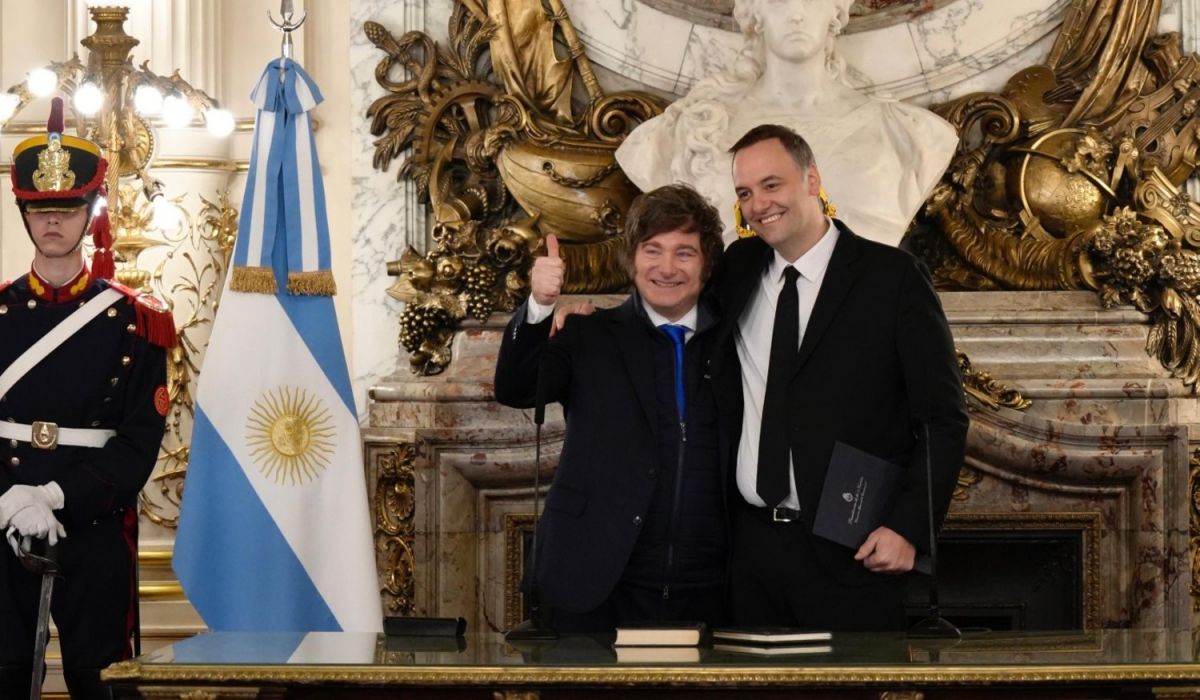 Javier Milei le tomó juramento a Manuel Adorni como nuevo jefe de Gabinete de Ministros