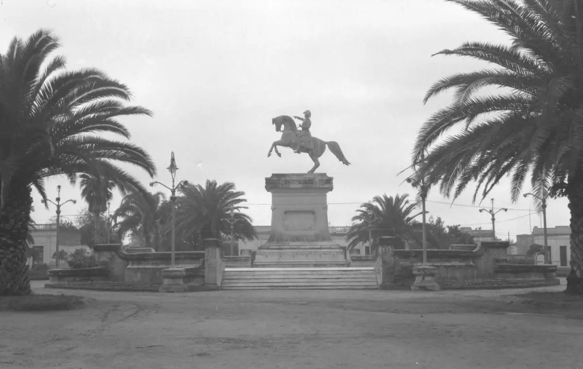 Recuerdos fotográficos: el San Martín de la “plaza de las carretas”