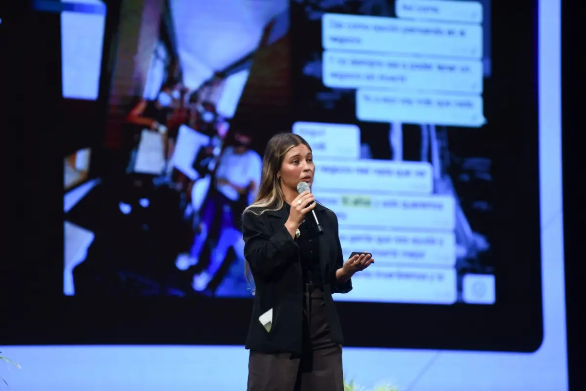 EXPOSITORA. Mili Esper fue de las primeras en dirigirse al público en el teatro Mercedes Sosa, durante el encuentro de emprendedores Elevate. LA GACETA / FOTO DE ANALÍA JARAMILLO