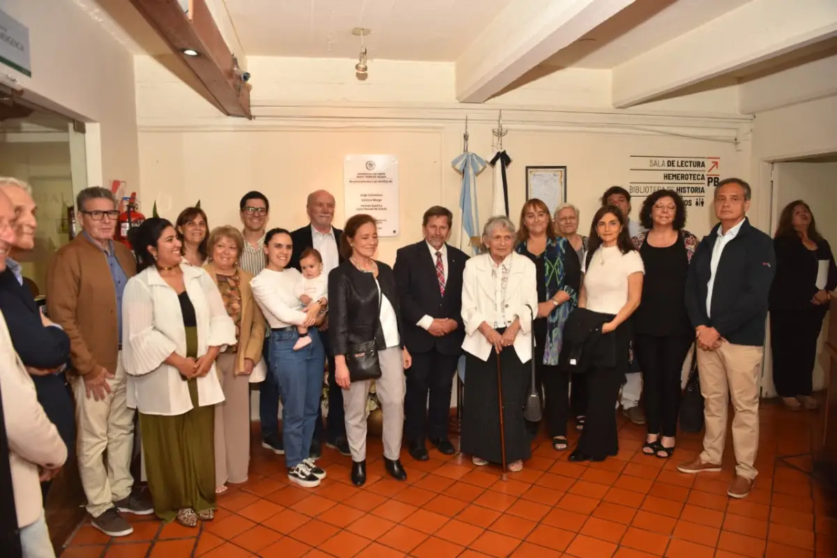 RECONOCIMIENTO. Las familias de Ventura Murga, Zucchi, Piossek de Zucchi y Corominas, en el acto celebrado esta tarde. LA GACETA / FOTO DE OSVALDO RIPOLL