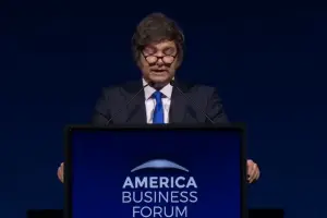 Javier Milei invitó a los empresarios a invertir en la Argentina y cuestionó al alcalde electo de Nueva York