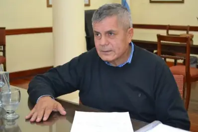 Osvaldo Jaldo restituyó en sus funciones al comisionado de El Cercado