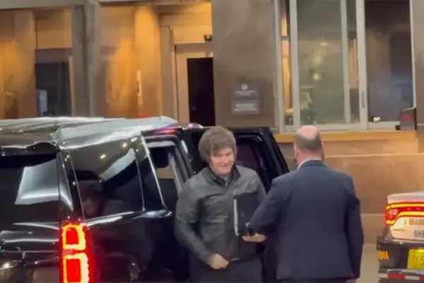 Milei llegó a Miami: encuentro con empresarios y una visita al “rebe de Lubavitch”