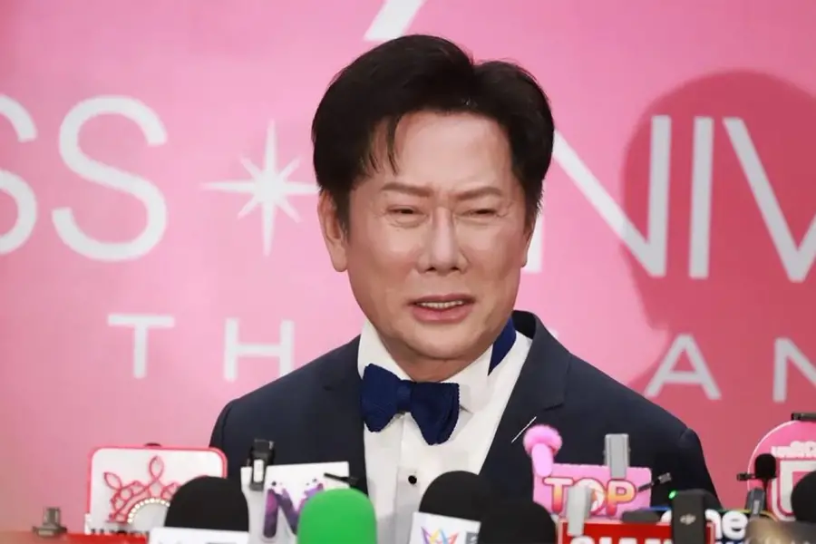 EN LA TORMENTA. Nawat Itsaragrisil, organizador del certamen Miss Mundo, pidió disculpas entre lágrimas después del incidente con Fátima Bosch.