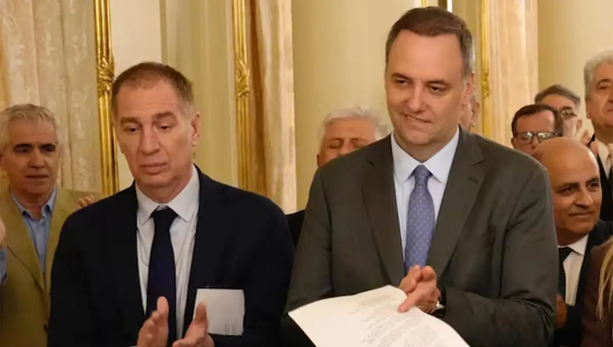 CURIOSO. Funcionarios de La Libertad Avanza intentan explicar que Manuel Adorni y Diego Santilli (diputados electos y flamantes jefe de Gabinete y ministro del Interior, respectivamente) no fueron candidatos testimoniales. 