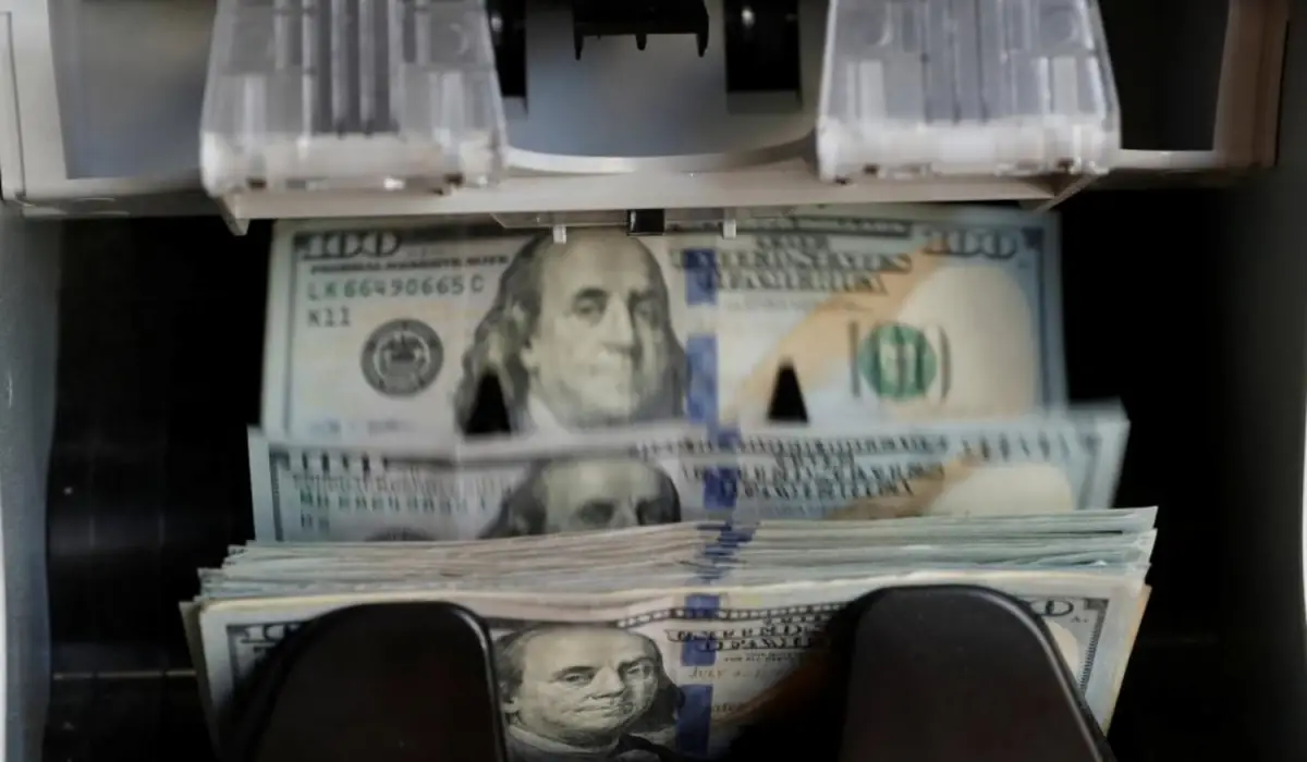 El dólar cerró la semana en baja tras el feriado bancario: el oficial cayó $30 y terminó a $1.445