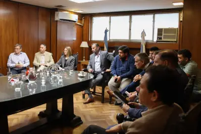 Conflicto en el transporte: esta tarde se definirá si sigue el paro de colectivos en la capital