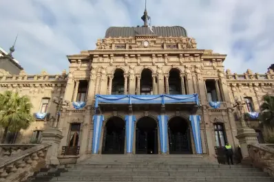 Tucumán y los payasos de un circo vacío