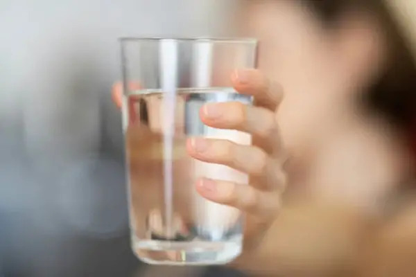 600x400_d-no-son-dos-litros-cantidad-real-agua-deberias-beber-segun-tu-cuerpo-estilo-vida-1111650-213502.webp