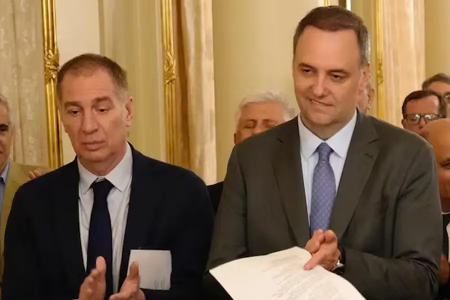 CURIOSO. Funcionarios de La Libertad Avanza intentan explicar que Manuel Adorni y Diego Santilli (diputados electos y flamantes jefe de Gabinete y ministro del Interior, respectivamente) no fueron candidatos testimoniales. 