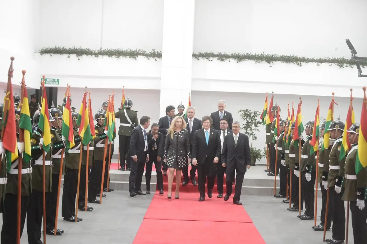 Javier Milei fue elogiado por Rodrigo Paz en su asunción como presidente de Bolivia