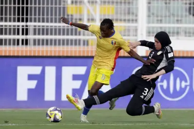 Las exiliadas afganas resisten a puro fútbol y esperanza