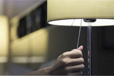 Este hábito nocturno es muy común y puede elevar tu presión arterial, según los cardiólgos