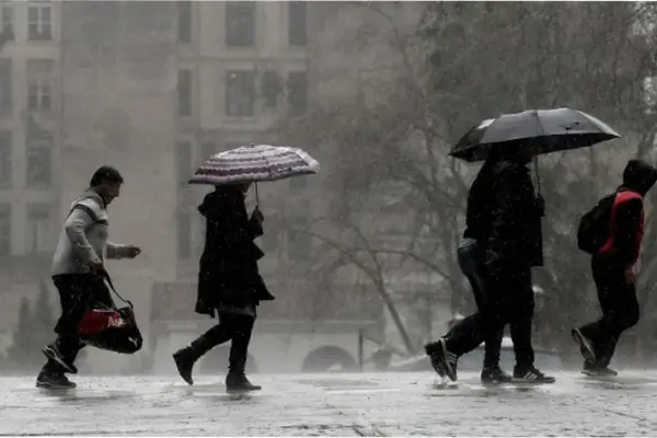 Tormentas, lluvias y vientos de hasta 90 km/h: rige la alerta amarilla y naranja en seis provincias del país