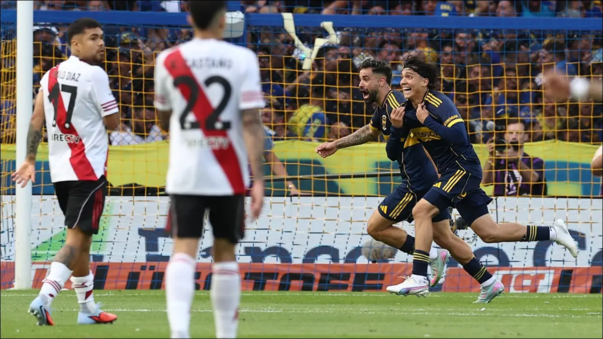 BOCA DESATÓ LA LOCURA EN LA BOMBONERA. El equipo de Claudio Úbeda jugó con determinación, superó a River en cada línea y celebró ante su gente un triunfo que reafirma su buen momento en el Clausura.