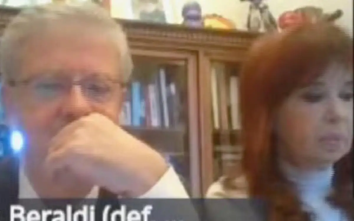 AUDIENCIA. Cristina Kirchner, junto a su abogado, Rafael Beraldi.