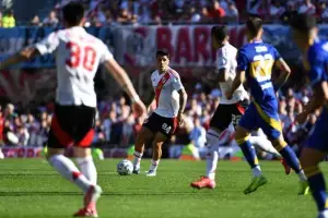 Agenda de TV: ¿a qué hora juegan Boca Juniors y River Plate el Superclásico?