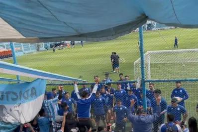 “La Inimitable” y un banderazo en apoyo al plantel de Atlético Tucumán, antes de un duelo crucial