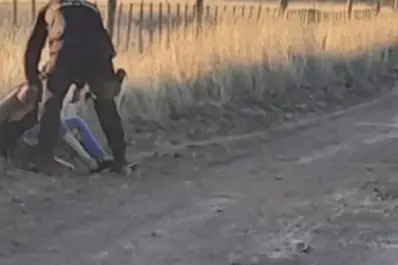 Un hombre se disparó por accidente en la pierna al bajar de un taxi y quedó detenido por portar un arma ilegal